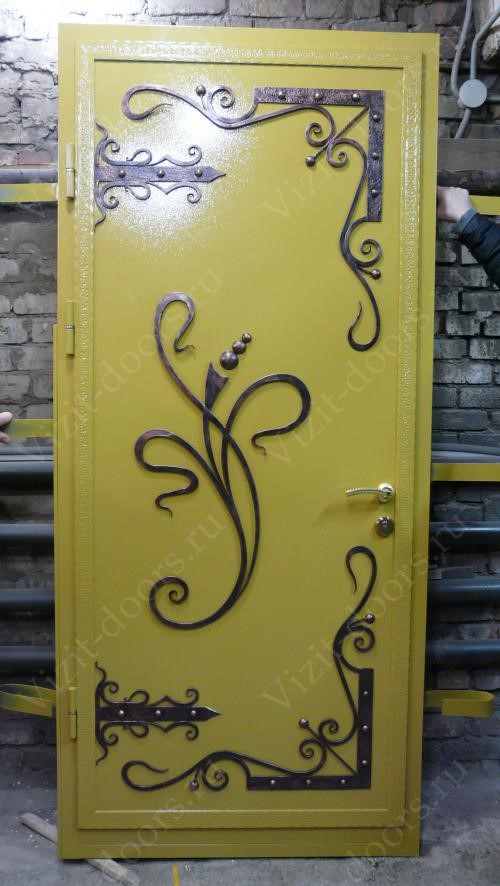 Входная дверь с ковкой после покраски