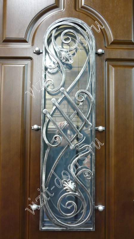 пример нестандартной металлической двери
